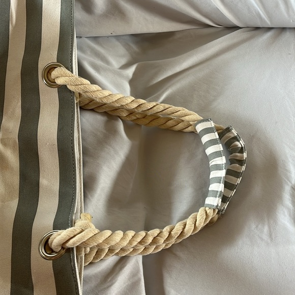 Ben Kaufman Large Canvas and Burlap In gray and white Oklahoma Beach Tote - Picture 8 of 8